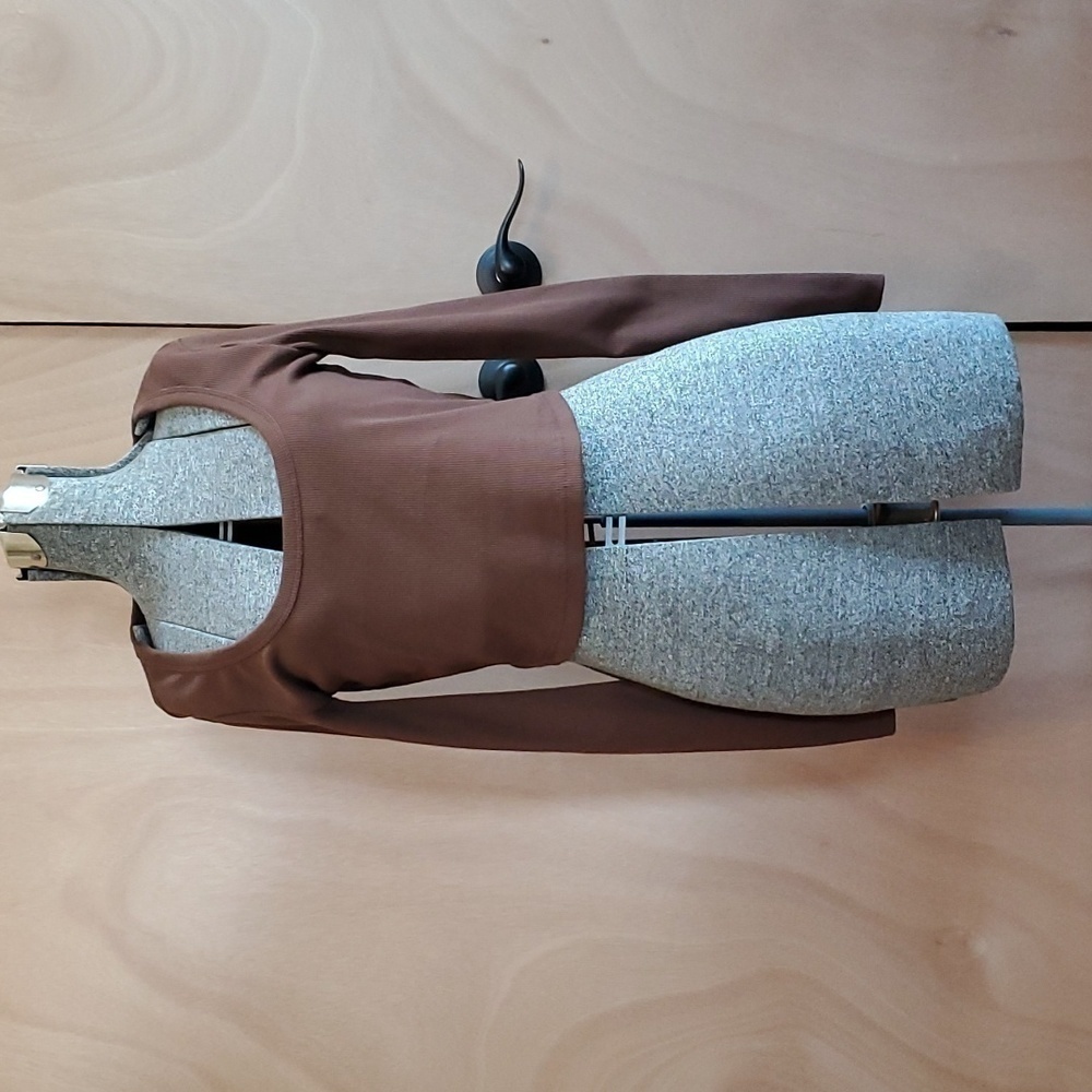 Long sleeve crop